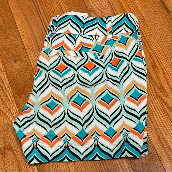 🌻Crown & Ivy Women’s Geometric Print Shorts - Size 4P - VGUC - Picture 7 of 9
